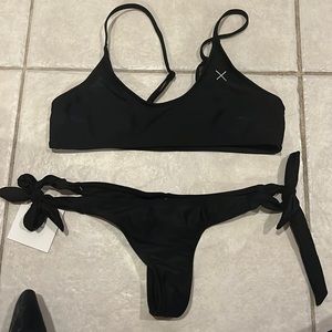 BoutineLa black bikini